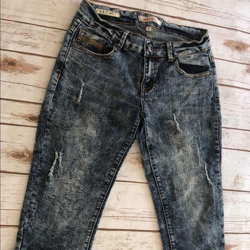 EUC Hot KISS Capri Distressed Jeans Size 7